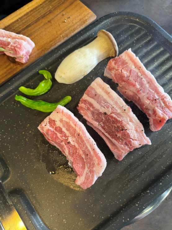 달빛돼지 이미지