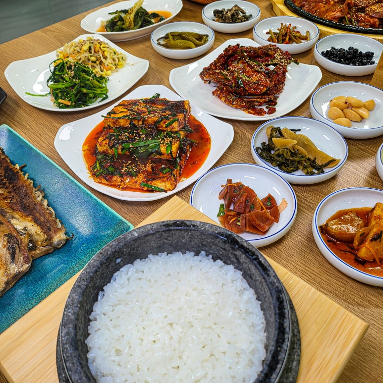 엄마네 돌솥밥 이미지