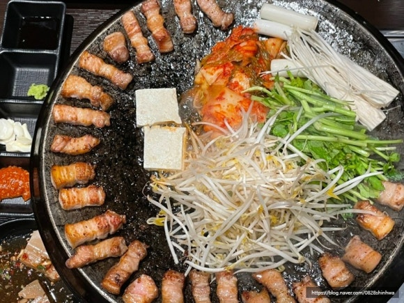 솥뚜껑삼겹살집 이미지