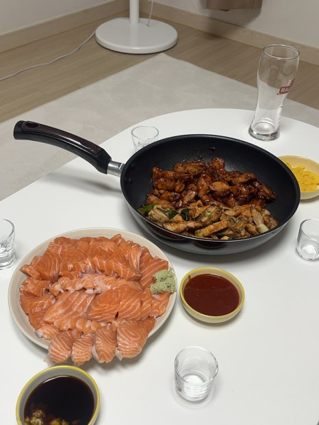 일박이일쓰리룸 이미지