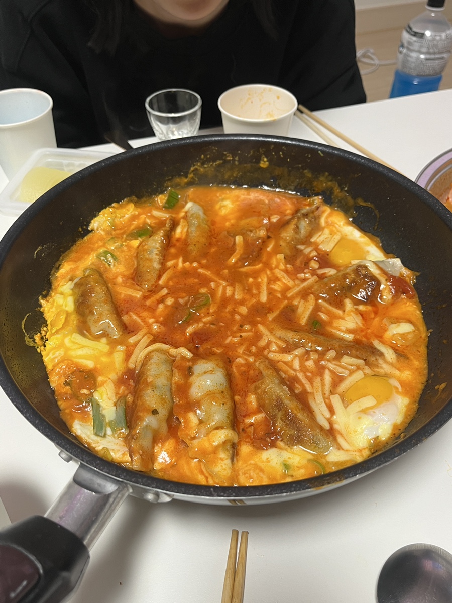 일박이일쓰리룸 이미지
