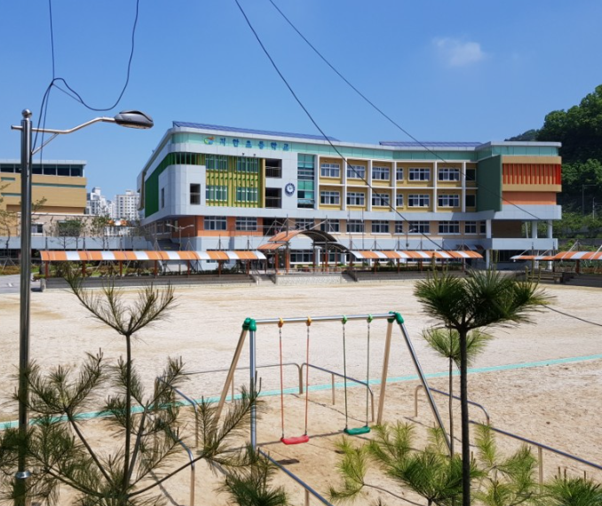 지한초등학교 이미지