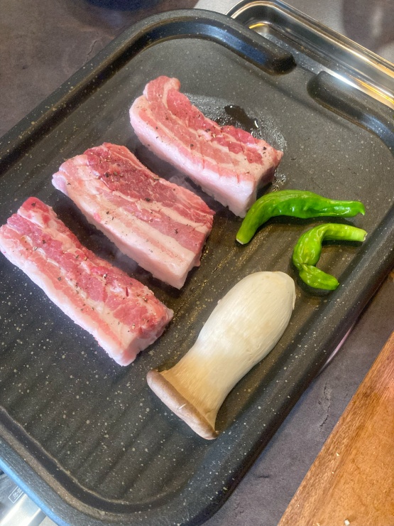 달빛돼지 이미지