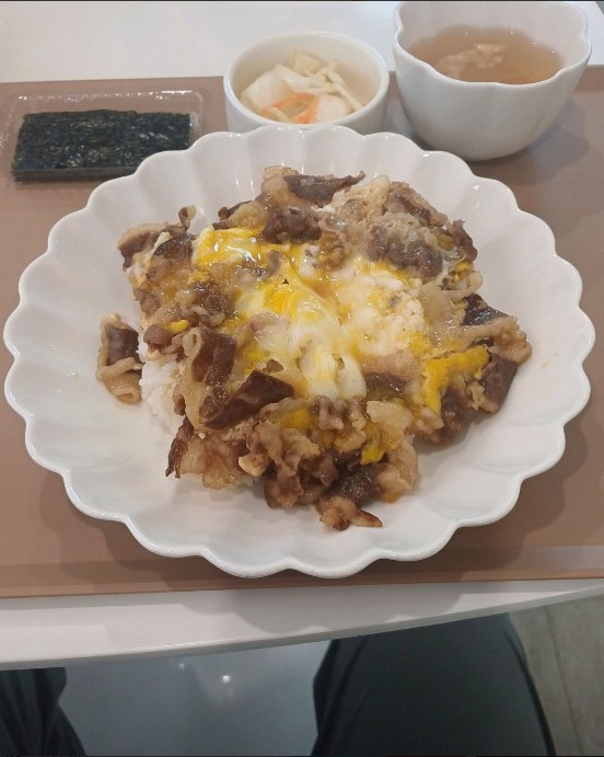 그르르테이블 이미지