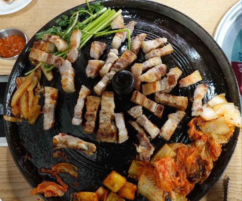 일산미나리솥뚜껑삼겹살 이미지