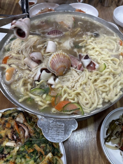 항아리얼큰이칼국수 이미지