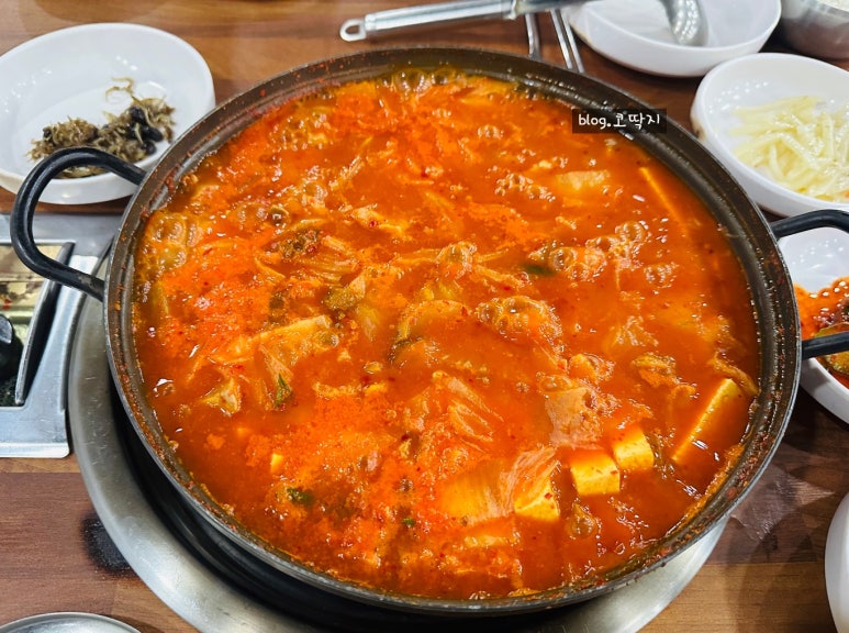 이은영모듬김치찌개 인계본점 이미지