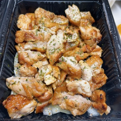 더꾸닭꾸숯불두마리치킨 이미지