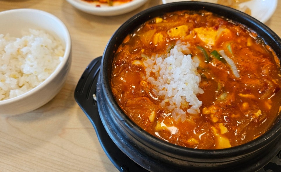 김씨네돌솥밥순두부 이미지