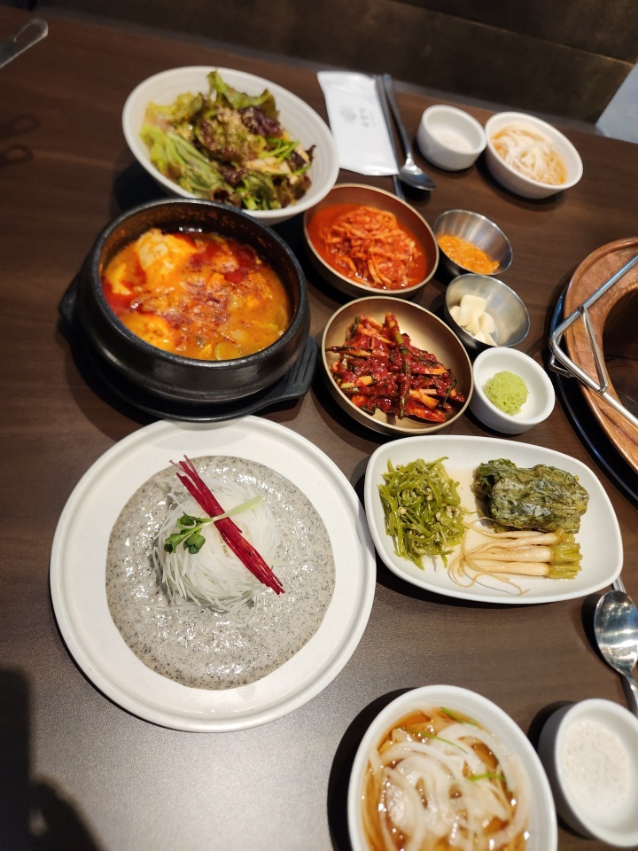 육탐미 이미지