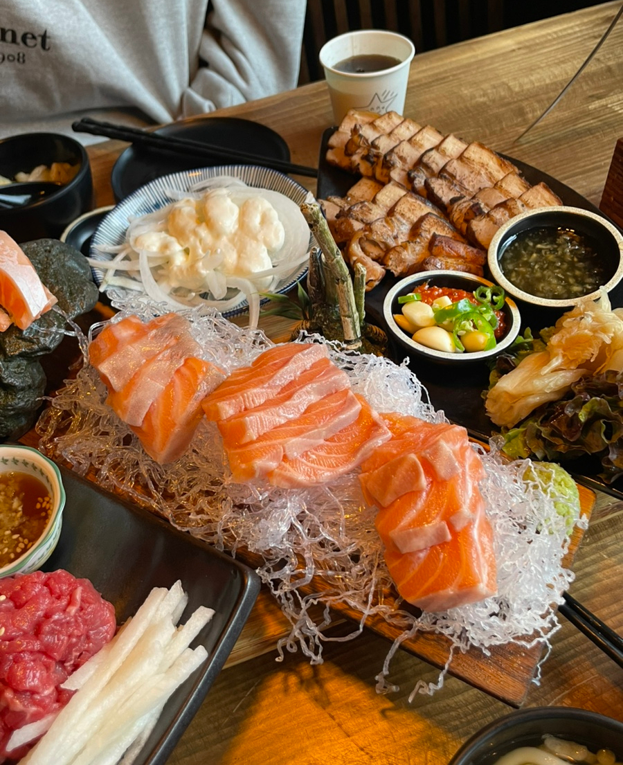 연어하는육회집 이미지