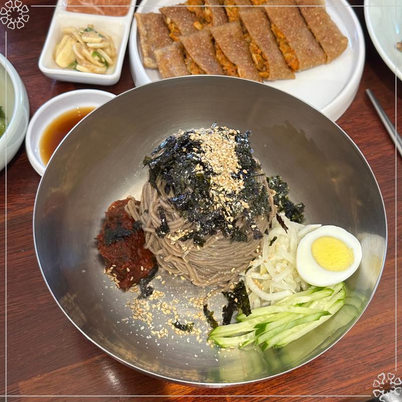직접뽑는강원도막국수 이미지