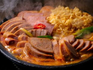놀부족발보쌈. 놀부통닭 이미지