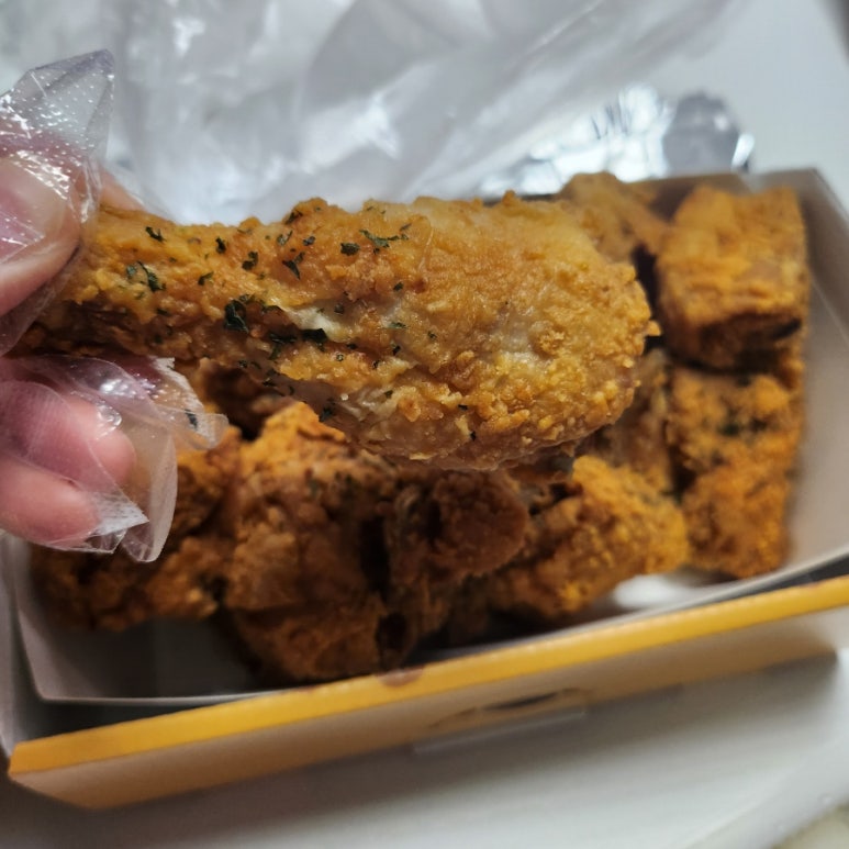 동근이숯불두마리치킨 서울역삼점 대표 사진