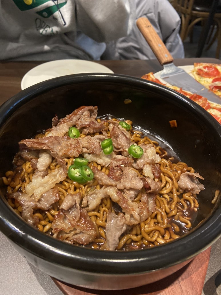 윤슬살룬 이미지
