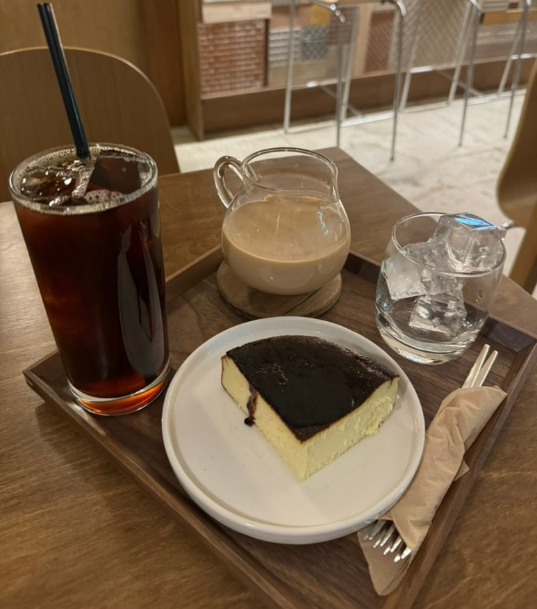 앤시넌(ENTSINNEN) 이미지