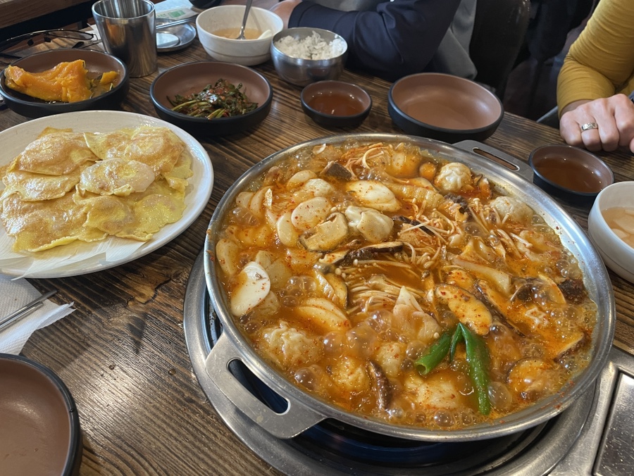 한성육개장;만두국 이미지