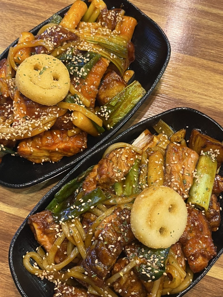 야꼬닭(야식을 꼬시는 닭) 이미지