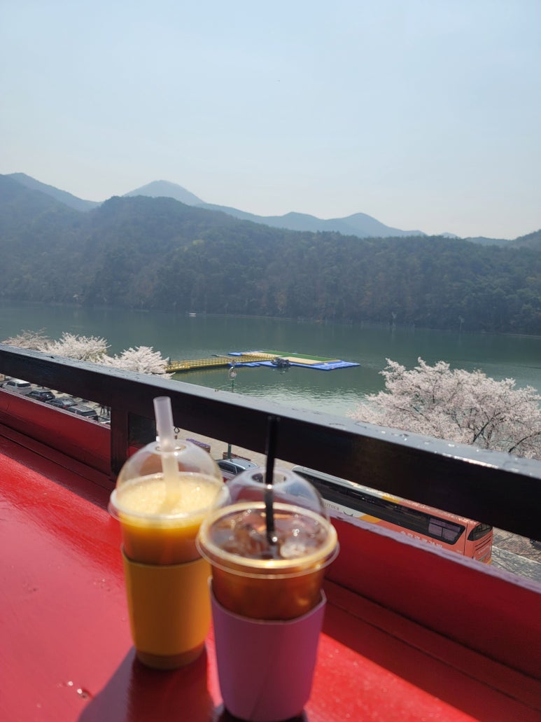 썸데이카페 이미지