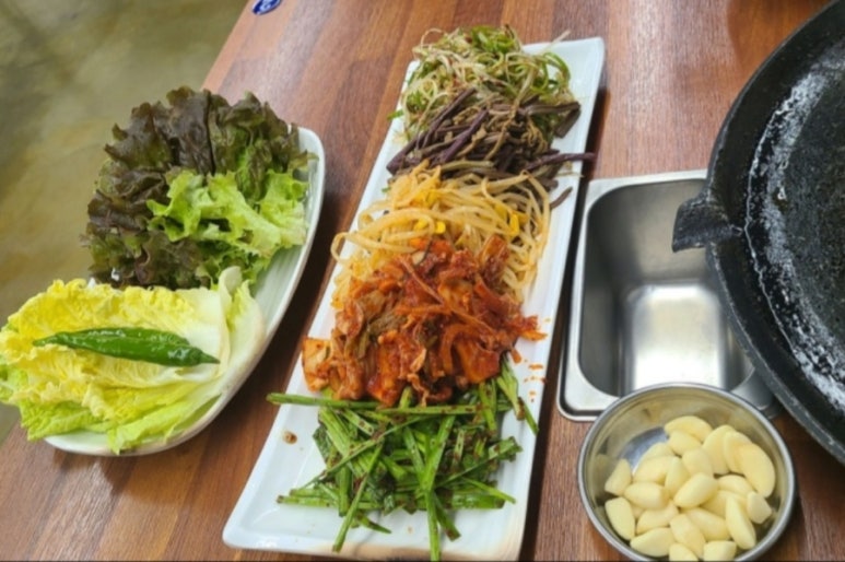 안도윤 냉동삼겹살 이미지