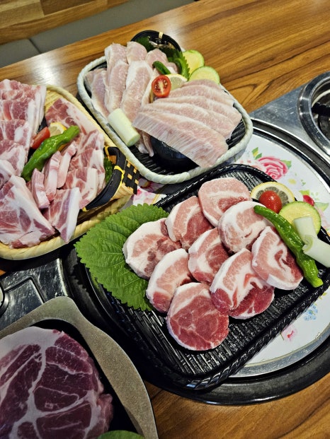 꽃피는꽃삼겹 이미지