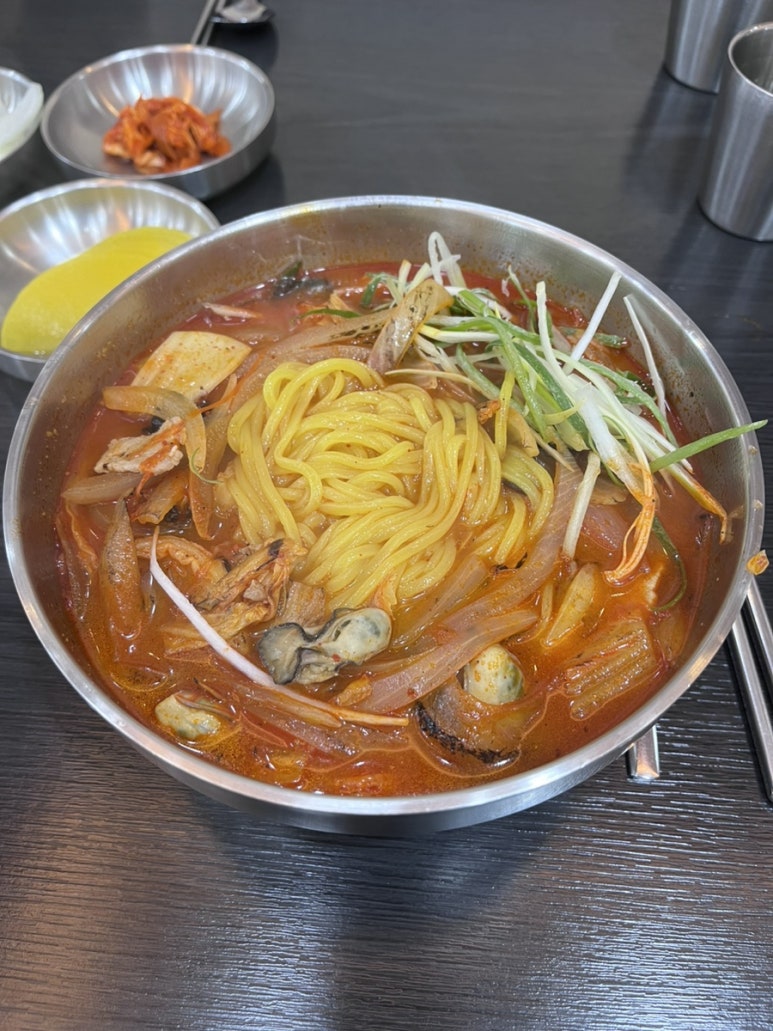 욱이반찬 이미지