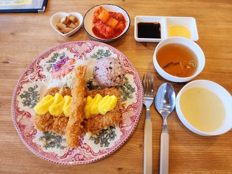 금돼지왕돈까스 이미지