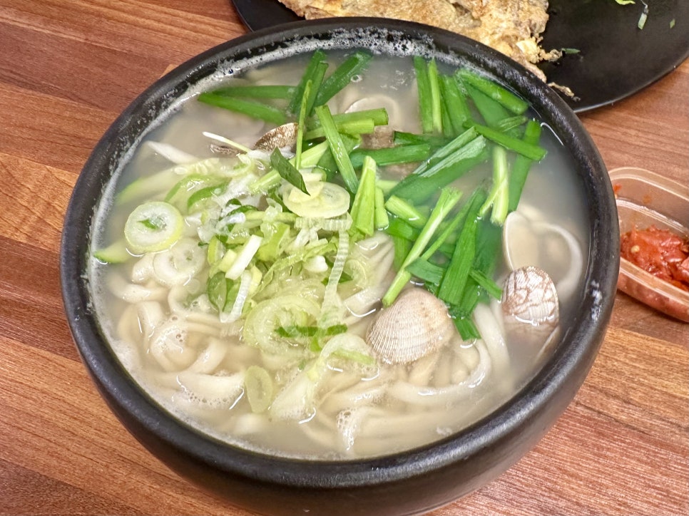 제비집손칼국수 이미지