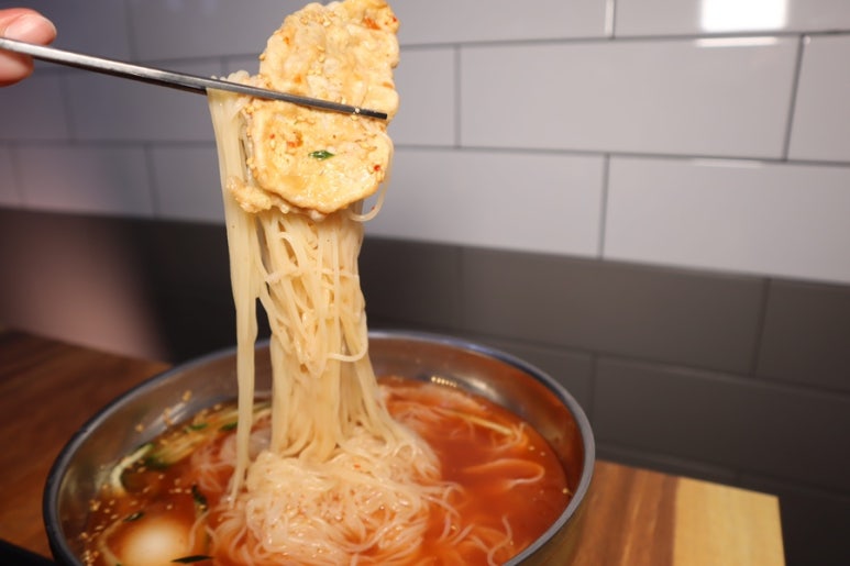황금밀면 이미지