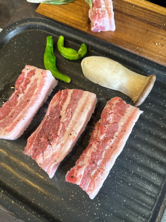 달빛돼지 이미지