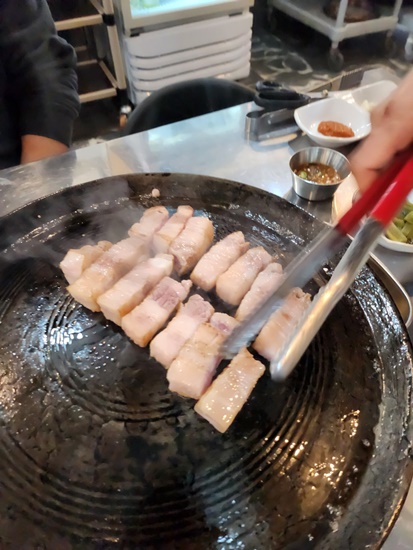 정돈솥뚜껑삼겹살 이미지