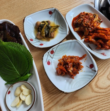 김옥자흑두부보쌈 이미지