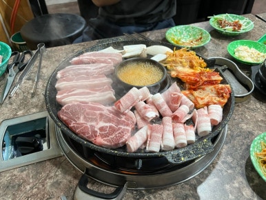 꽃돼지대패삼겹살 이미지