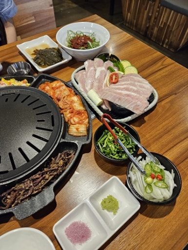 꽃피는꽃삼겹 이미지