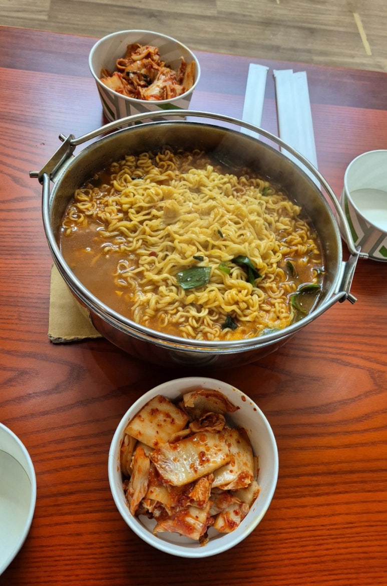 돌고래풀하우스 이미지