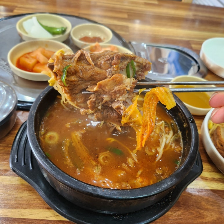 사대명가뼈다귀해장국 이미지