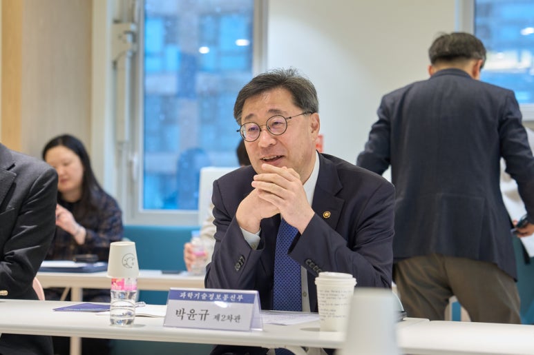 사진세공사 이미지