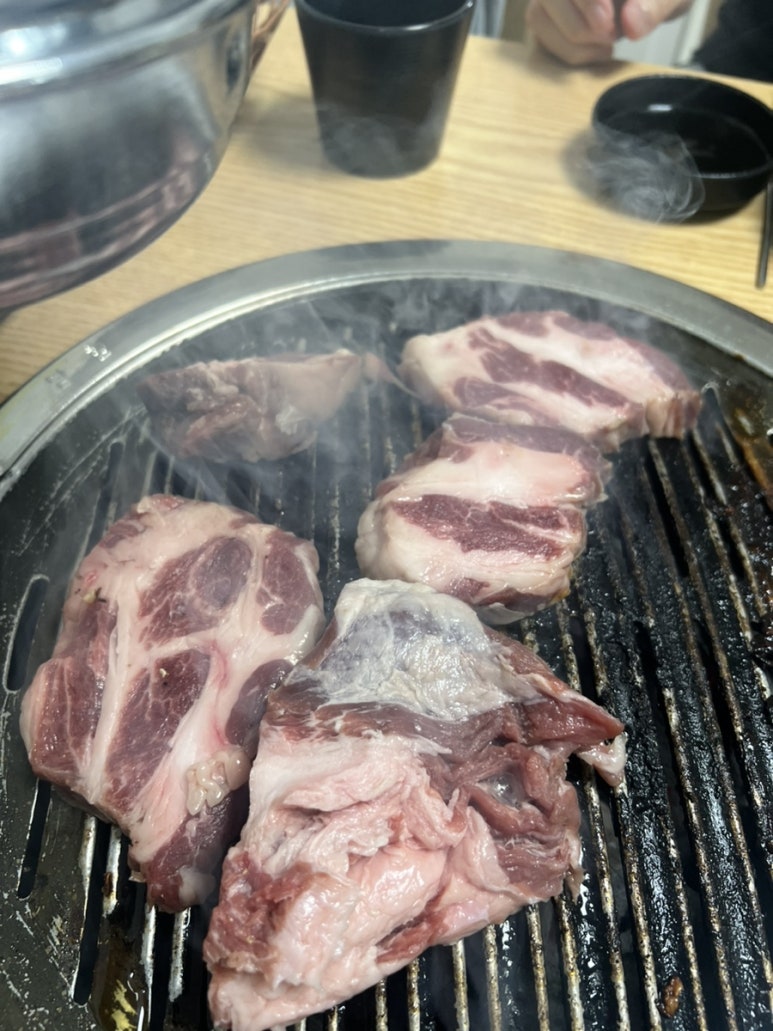 장어랑흙돼지 이미지