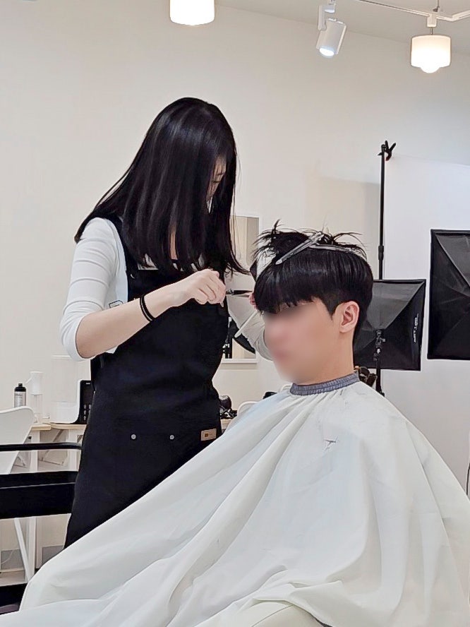 커트앤모어헤어커트학원 이미지