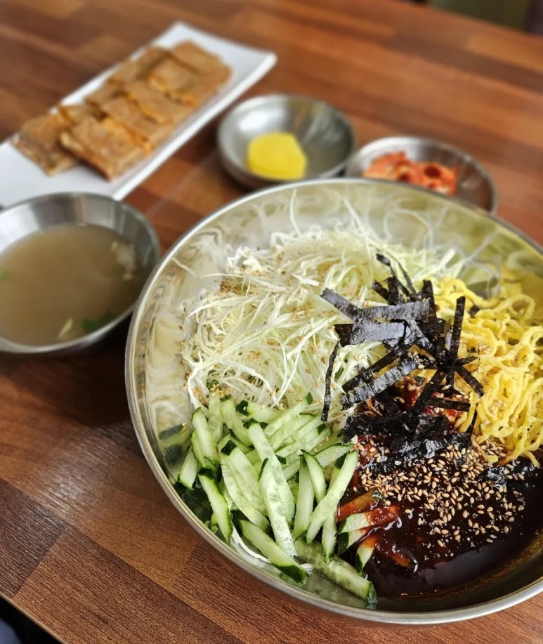 더알찬칼국수 이미지
