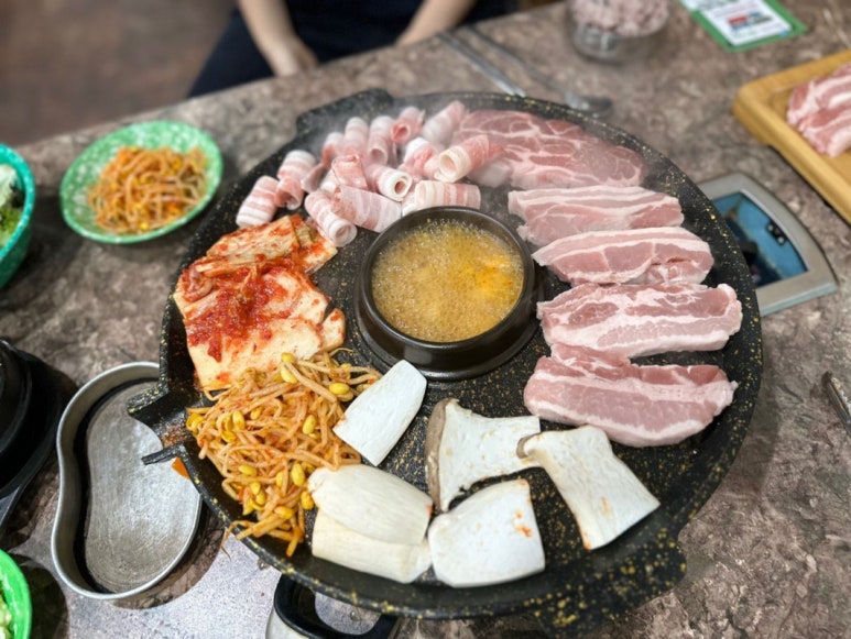 꽃돼지대패삼겹살 이미지