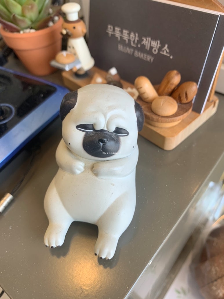 무뚝뚝한제빵소 이미지