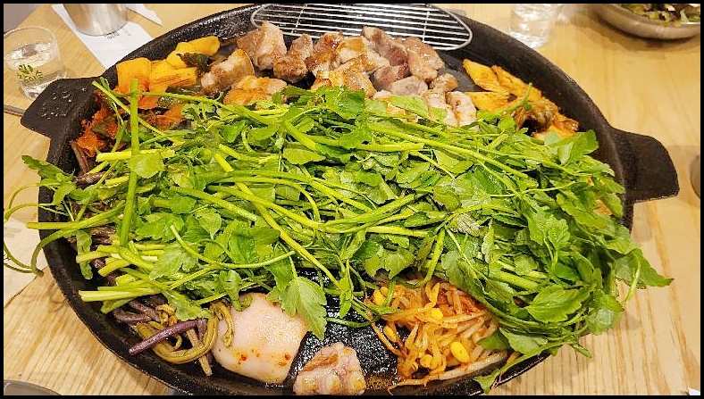 콩나물 솥뚜껑 오겹살 이미지