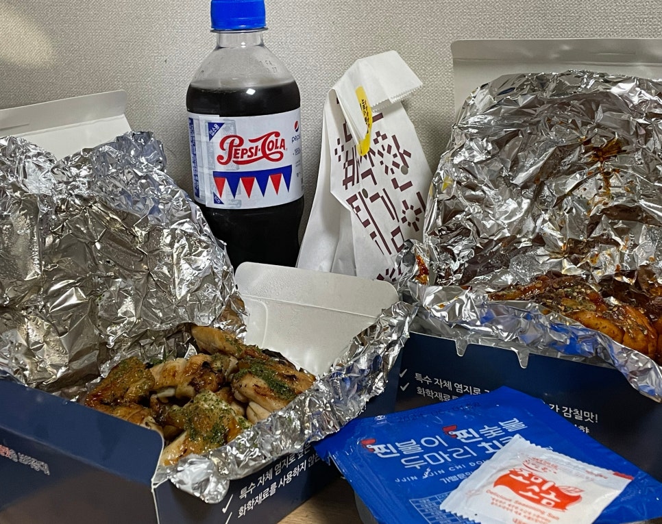 찐불이찐숯불두마리치킨 이미지