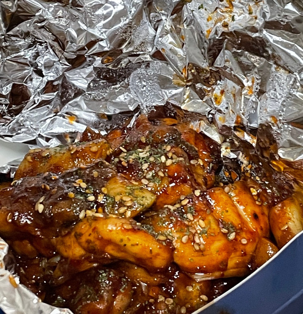 찐불이찐숯불두마리치킨 이미지