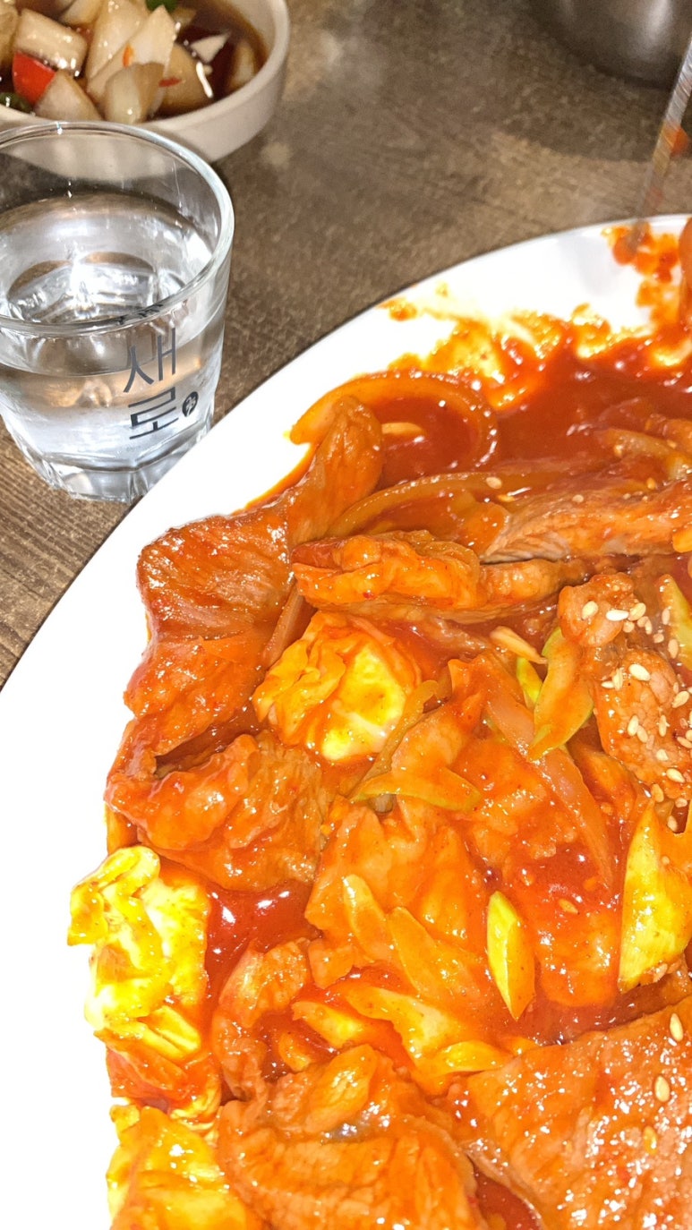 제육의습격 이미지