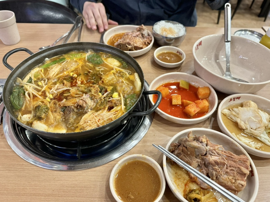 노걸대뼈다귀감자탕 이미지