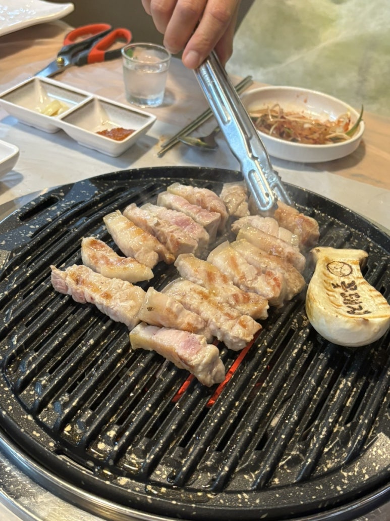 꽃돼지식육숯불고깃집 이미지