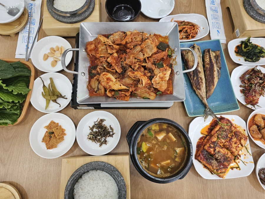 엄마네 돌솥밥 이미지