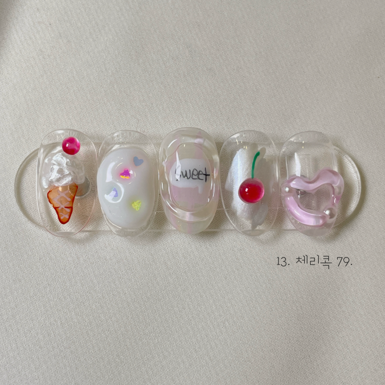 올리비아네일 이미지